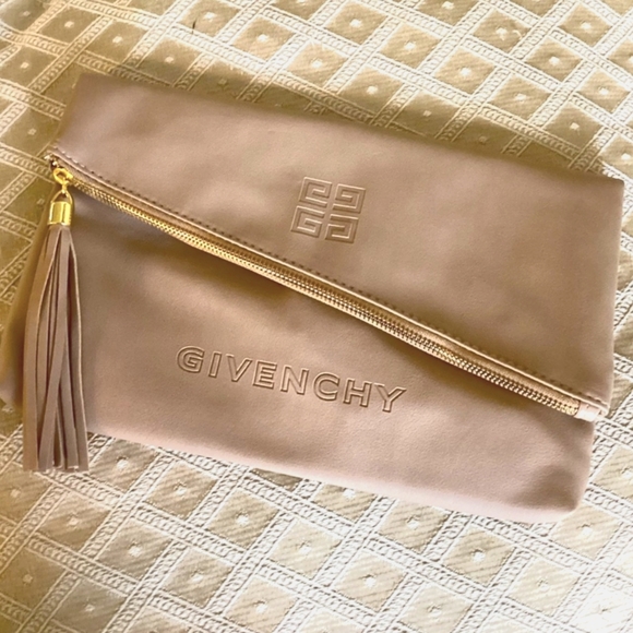 GIVENCHY Crossbody Tan New NWT Tassel Monogram Adjustable Strap Magnet/Zipper - Picture 3 of 17